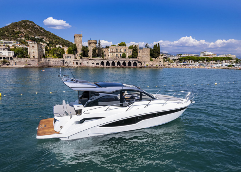 Galeon 425 HTS