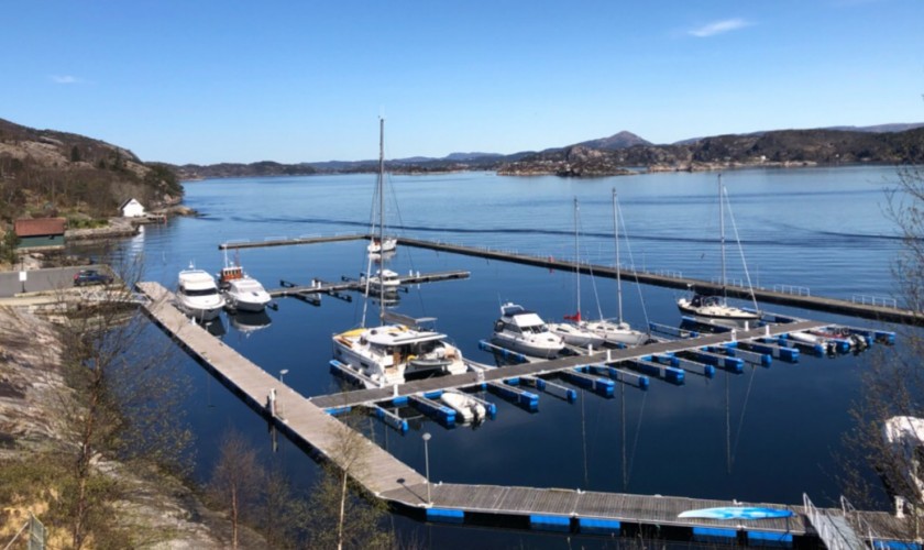 Liaskjeret B&aring;thamn