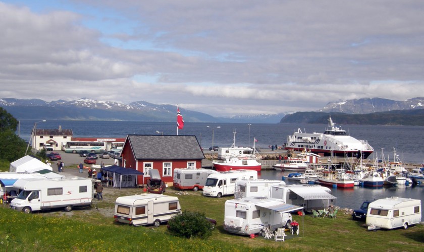 Lysnes B&aring;thavn