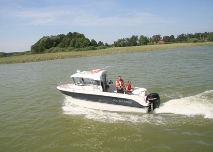 Parker 660 Pilothouse