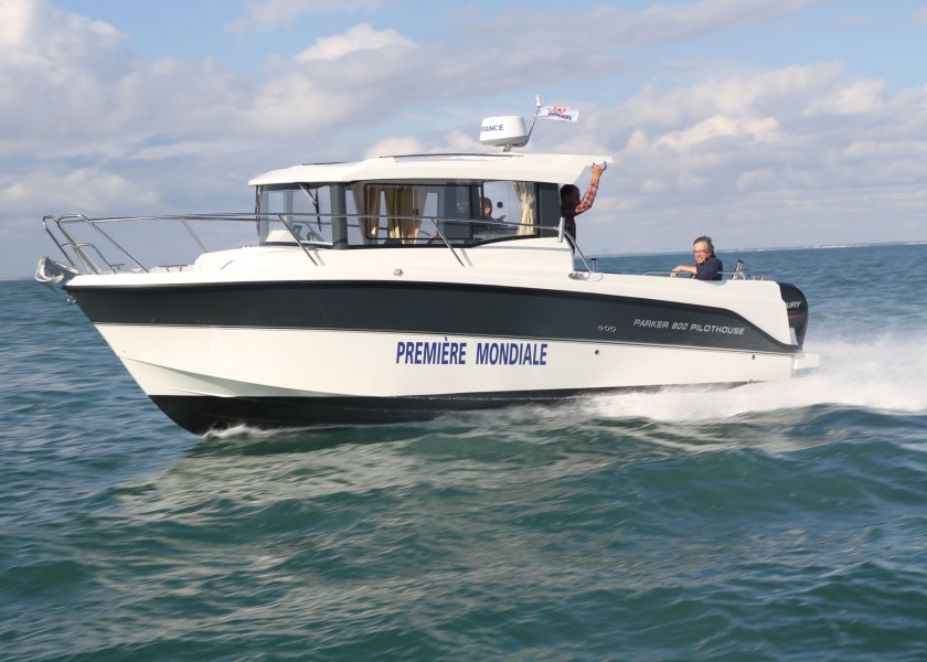 Parker 800 Pilothouse