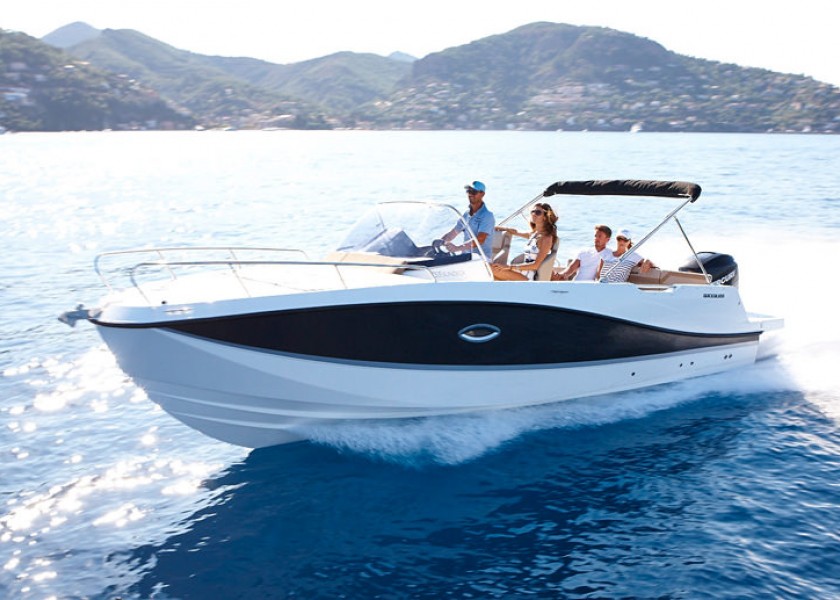 Quicksilver Activ 755 Sundeck