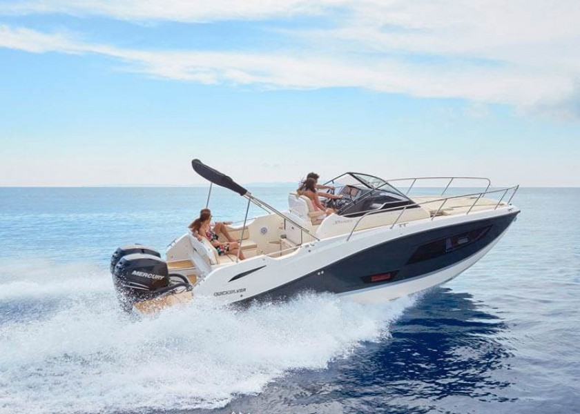 Quicksilver Activ 875 Sundeck