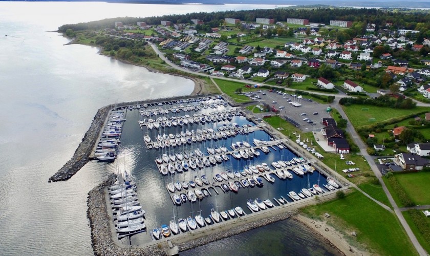 S&oslash;ly B&aring;thavn